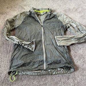 Brooks Women's Medium Lightweight Windbreaker Jacket
